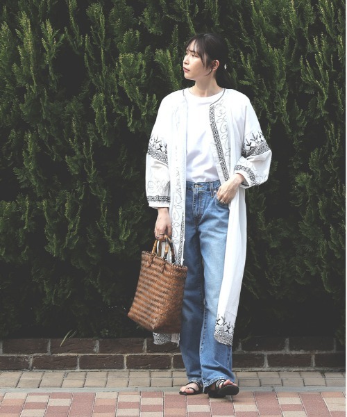 Right-on(ライトオン)の「【HONEYSUCKLE ROSE】刺繍ワンピース(シャツワンピース・レディース・ネイビー/ブラック/ホワイト・M/L)」の4枚目の写真