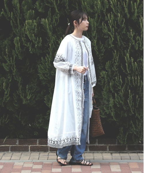 Right-on(ライトオン)の「【HONEYSUCKLE ROSE】刺繍ワンピース(シャツワンピース・レディース・ネイビー/ブラック/ホワイト・M/L)」の7枚目の写真