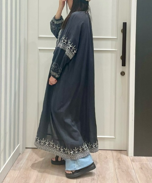 Right-on(ライトオン)の「【HONEYSUCKLE ROSE】刺繍ワンピース(シャツワンピース・レディース・ネイビー/ブラック/ホワイト・M/L)」の17枚目の写真