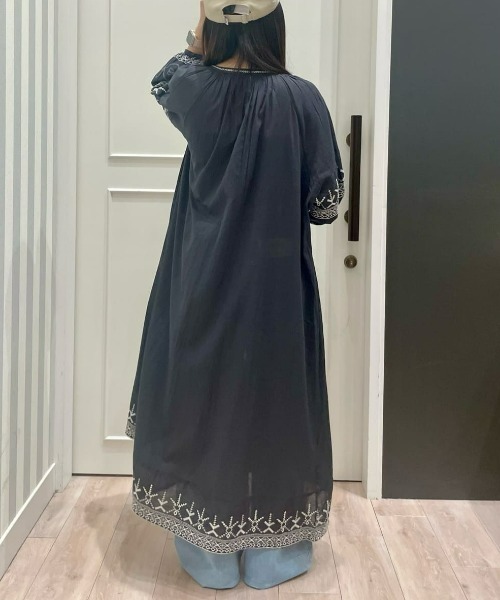 Right-on(ライトオン)の「【HONEYSUCKLE ROSE】刺繍ワンピース(シャツワンピース・レディース・ネイビー/ブラック/ホワイト・M/L)」の18枚目の写真