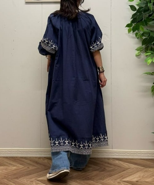 Right-on(ライトオン)の「【HONEYSUCKLE ROSE】刺繍ワンピース(シャツワンピース・レディース・ネイビー/ブラック/ホワイト・M/L)」の21枚目の写真