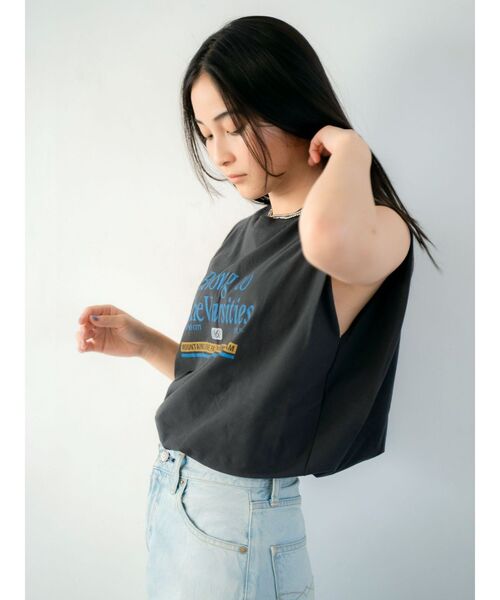 Ungrid（アングリッド）の「ヴィンテージロゴノースリトップス（タンクトップ・レディース・チャコールグレー/オフホワイト/グリーン系その他・FREE）」の12枚目の写真