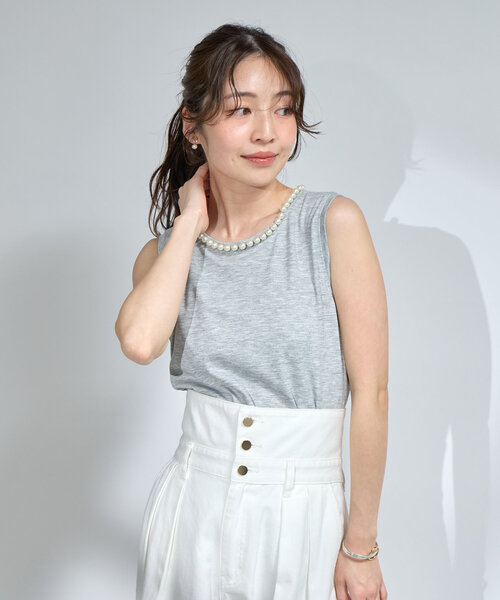 La boutique BonBon（ラブティックボンボン）の「【華やか映えタンク】パール付きタンク（タンクトップ・レディース・ブラック/ホワイト/ライトグレー・FREE）」の7枚目の写真