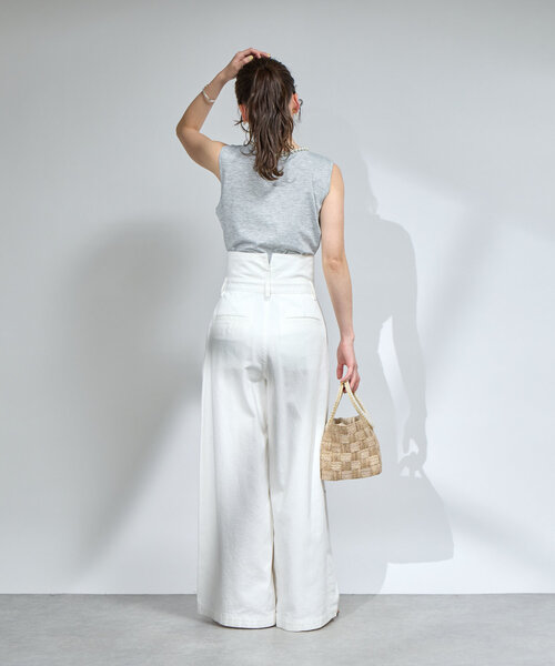 La boutique BonBon（ラブティックボンボン）の「【華やか映えタンク】パール付きタンク（タンクトップ・レディース・ブラック/ホワイト/ライトグレー・FREE）」の10枚目の写真