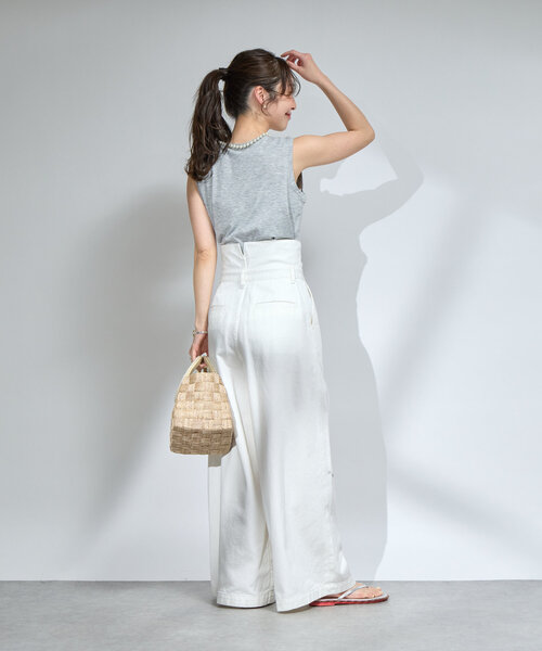 La boutique BonBon（ラブティックボンボン）の「【華やか映えタンク】パール付きタンク（タンクトップ・レディース・ブラック/ホワイト/ライトグレー・FREE）」の11枚目の写真