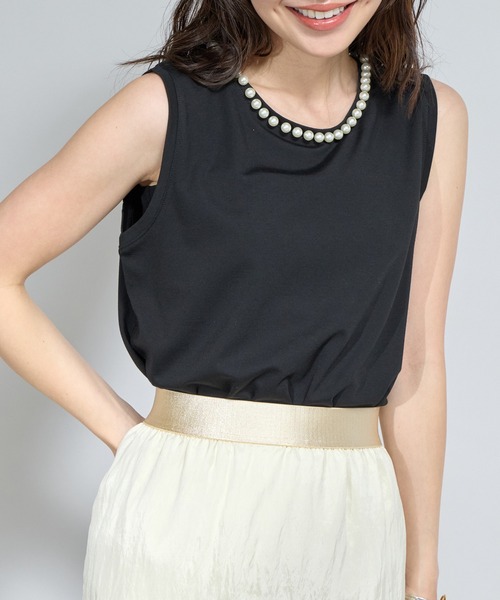 La boutique BonBon（ラブティックボンボン）の「【華やか映えタンク】パール付きタンク（タンクトップ・レディース・ブラック/ホワイト/ライトグレー・FREE）」の3枚目の写真