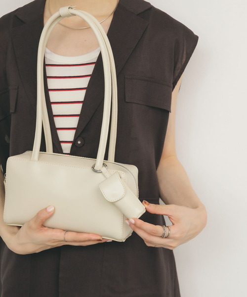 KBF(ケイビーエフ)の「リップケース付きショルダーBAG(ショルダーバッグ・レディース・ブラック/アイボリー/イエロー・ONE)」の2枚目の写真