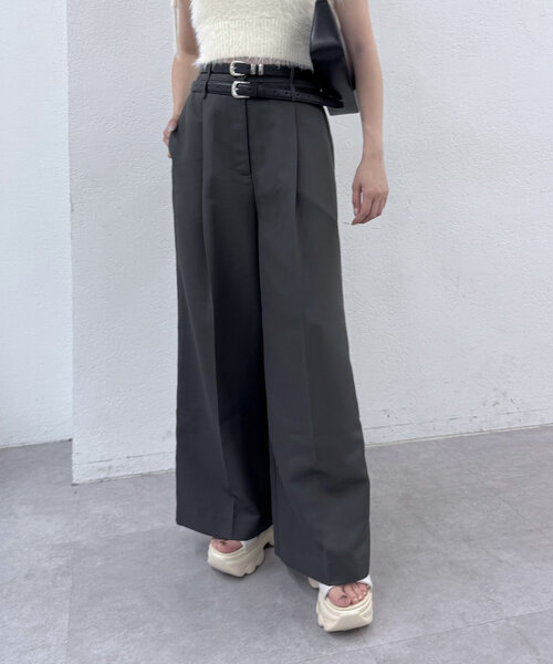 mline（エムライン）の「[mline]２ベルトタックパンツ（スラックス・レディース・アイボリー/チャコールグレー・2/1）」の2枚目の写真