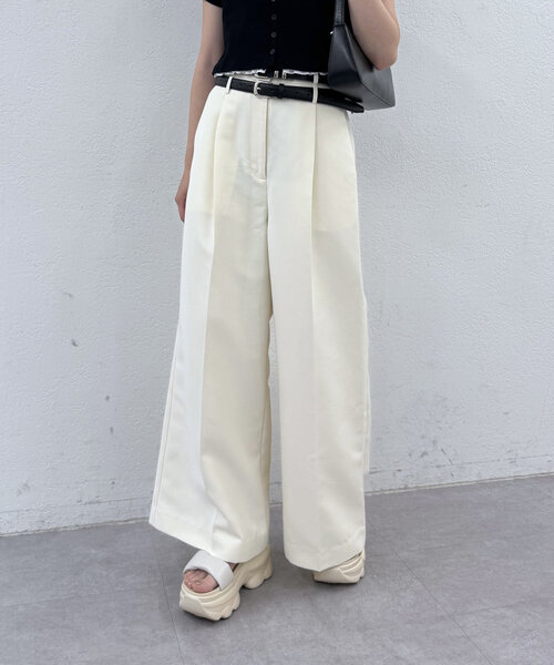 mline（エムライン）の「[mline]２ベルトタックパンツ（スラックス・レディース・アイボリー/チャコールグレー・2/1）」の3枚目の写真