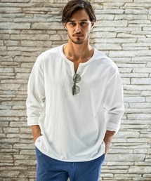 AKM Contemporary（エイケイエムコンテンポラリー）の「【WEB・直営店限定】AKM Contemporary(エイケイエムコンテンポラリー)シアサッカー キーネックプルオーバー ストレッチシャツ 半袖シャツ シワ防止 イージーケア（シャツ/ブラウス）」