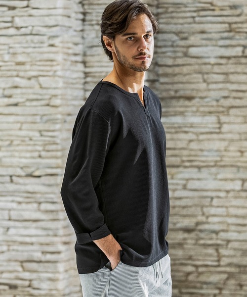 AKM Contemporary（エイケイエムコンテンポラリー）の「【WEB・直営店限定】AKM Contemporary(エイケイエムコンテンポラリー)シアサッカー キーネックプルオーバー ストレッチシャツ 半袖シャツ シワ防止 イージーケア（シャツ/ブラウス・メンズ・ブルー/ブラック/ベージュ/ホワイト・S/M/L/XL/XXL）」の13枚目の写真