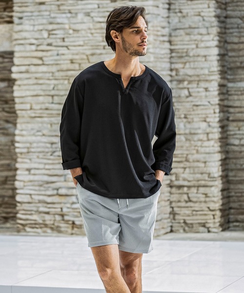 AKM Contemporary（エイケイエムコンテンポラリー）の「【WEB・直営店限定】AKM Contemporary(エイケイエムコンテンポラリー)シアサッカー キーネックプルオーバー ストレッチシャツ 半袖シャツ シワ防止 イージーケア（シャツ/ブラウス・メンズ・ブルー/ブラック/ベージュ/ホワイト・S/M/L/XL/XXL）」の14枚目の写真