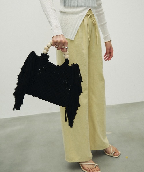 Lutim by u（ルチバイユー）の「Wooden beaded handle macrame bag/ウッドビーズハンドル マクラメバッグ（トートバッグ・レディース・ブラック/アイボリー/ブラウン・FREE）」の6枚目の写真