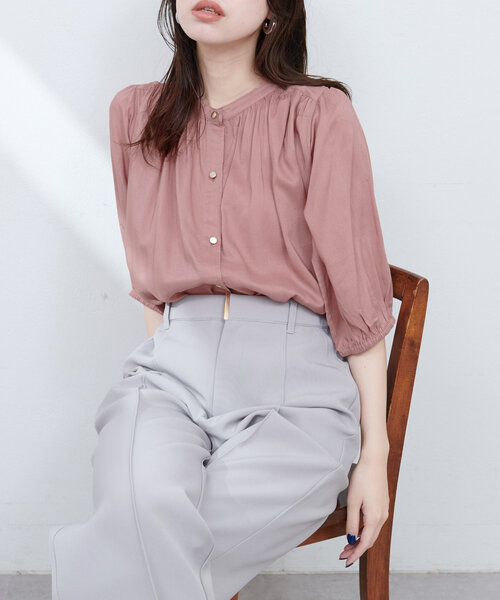 natural couture(ナチュラルクチュール)の「麻混ギャザーブラウス(シャツ/ブラウス・レディース・オフホワイト/サックスブルー/ブラック/ピンク/オレンジ・FREE)」の4枚目の写真