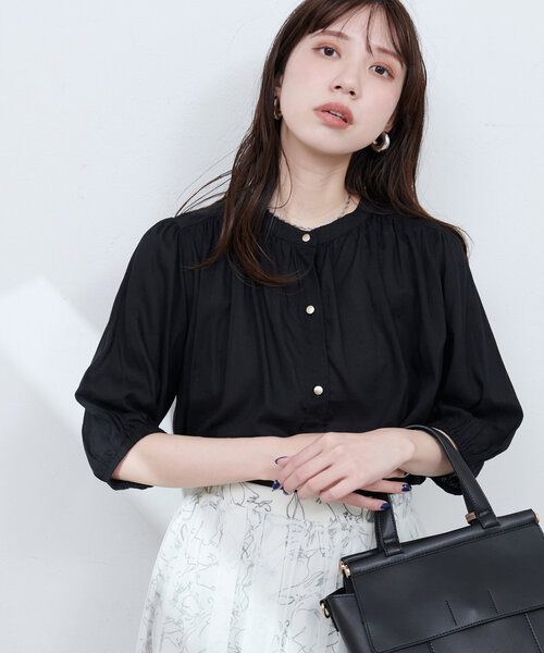 natural couture(ナチュラルクチュール)の「麻混ギャザーブラウス(シャツ/ブラウス・レディース・オフホワイト/サックスブルー/ブラック/ピンク/オレンジ・FREE)」の3枚目の写真