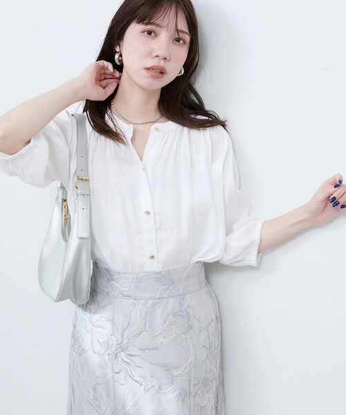 natural couture(ナチュラルクチュール)の「麻混ギャザーブラウス(シャツ/ブラウス・レディース・オフホワイト/サックスブルー/ブラック/ピンク/オレンジ・FREE)」の7枚目の写真