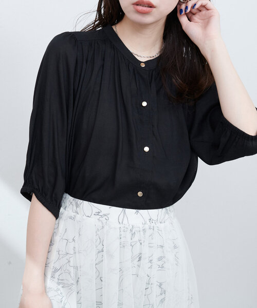 natural couture(ナチュラルクチュール)の「麻混ギャザーブラウス(シャツ/ブラウス・レディース・オフホワイト/サックスブルー/ブラック/ピンク/オレンジ・FREE)」の11枚目の写真
