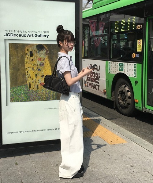 anyonemore(エニワンモア)の「スリムクロップドカフス半袖ストライプシャツ(シャツ/ブラウス・レディース・グレー/ブルー・FREE)」の21枚目の写真