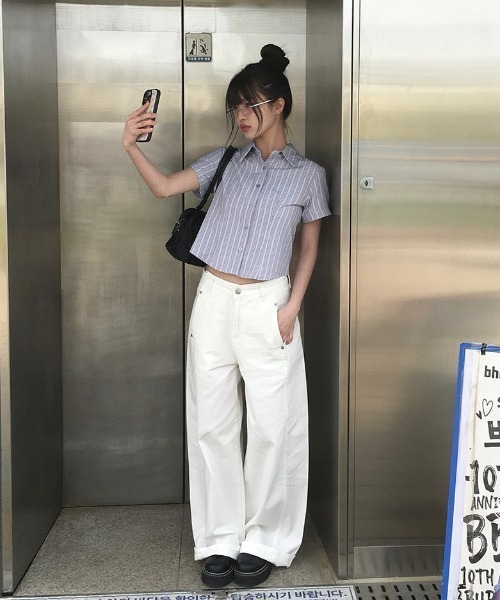 anyonemore(エニワンモア)の「スリムクロップドカフス半袖ストライプシャツ(シャツ/ブラウス・レディース・グレー/ブルー・FREE)」の9枚目の写真