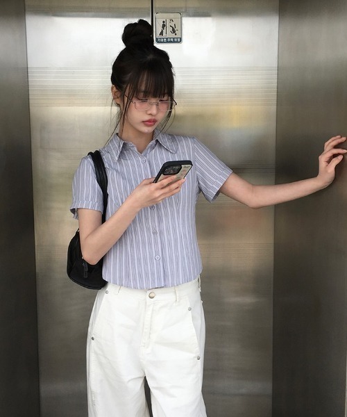 anyonemore(エニワンモア)の「スリムクロップドカフス半袖ストライプシャツ(シャツ/ブラウス・レディース・グレー/ブルー・FREE)」の10枚目の写真