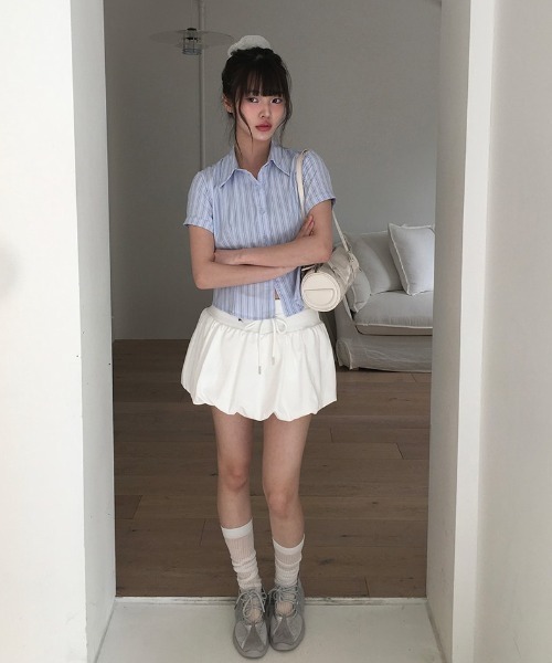 anyonemore(エニワンモア)の「スリムクロップドカフス半袖ストライプシャツ(シャツ/ブラウス・レディース・グレー/ブルー・FREE)」の17枚目の写真