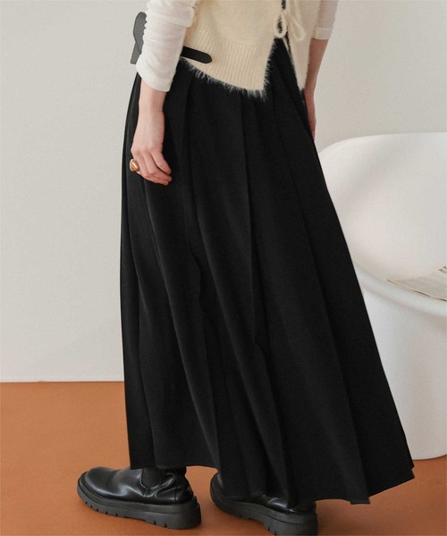 titivate（ティティベイト）の「サイドスリットプリーツスカート（スカート・レディース・チャコール/ベージュ/ブラック・S/L/M）」の4枚目の写真