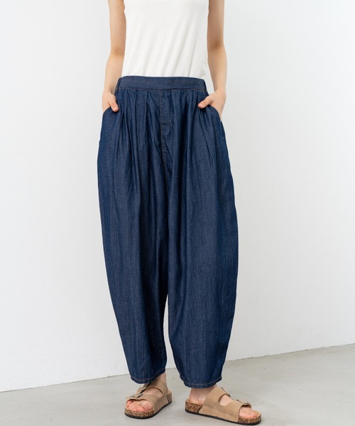 refinedworks(リファインドワークス)の「【refinedworks】丸みのある カーブデニムパンツ(デニムパンツ・レディース・ブルー/インディゴブルー・FREE)」の2枚目の写真