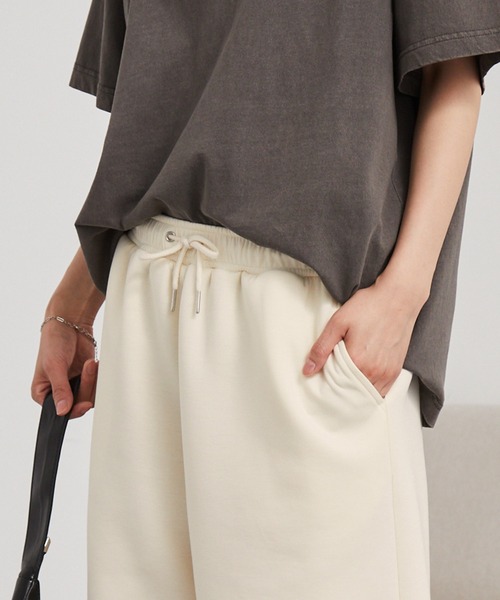 MONO-MART（モノマート）の「イージードライ ワイドダンボールスウェットショートパンツ（その他パンツ・レディース・ネイビー/ワイン系/ベージュ/杢グレー/ブラック・L/M/S）」の13枚目の写真