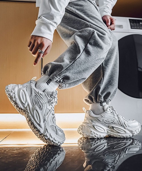 shoes365（シューズスリーシックスファイヴ）の「【SHOES 365】厚底凹凸ダッドスニーカー（スニーカー・メンズ・ホワイト/ブラック/グレー・24.5cm/25.0cm/25.5cm/26.0cm/26.5cm/27.0cm）」の19枚目の写真