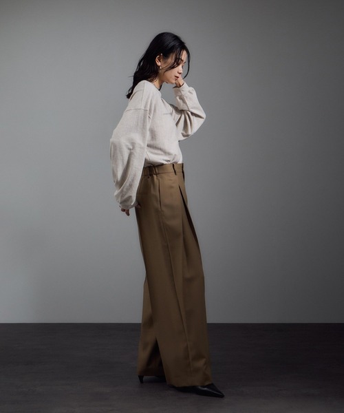 SALON adam et rope'(サロン アダム エ ロペ)の「インバーテッドタックパンツ/スラックス(スラックス・レディース・ベージュ/チャコールグレー・S/M)」の7枚目の写真