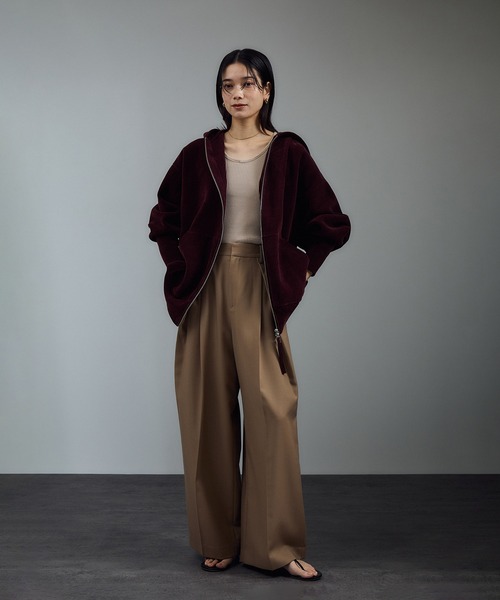 SALON adam et rope'(サロン アダム エ ロペ)の「インバーテッドタックパンツ/スラックス(スラックス・レディース・ベージュ/チャコールグレー・S/M)」の13枚目の写真