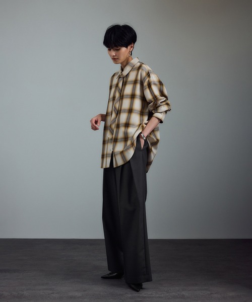 SALON adam et rope'(サロン アダム エ ロペ)の「インバーテッドタックパンツ/スラックス(スラックス・レディース・ベージュ/チャコールグレー・S/M)」の17枚目の写真