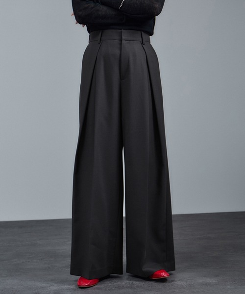 SALON adam et rope'(サロン アダム エ ロペ)の「インバーテッドタックパンツ/スラックス(スラックス・レディース・ベージュ/チャコールグレー・S/M)」の19枚目の写真