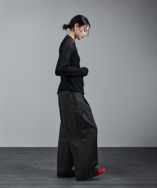 SALON adam et rope'(サロン アダム エ ロペ)の「インバーテッドタックパンツ/スラックス(スラックス・レディース・ベージュ/チャコールグレー・S/M)」の21枚目の写真