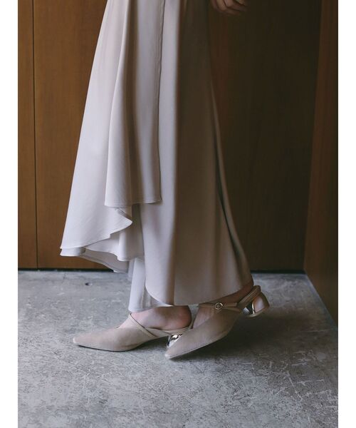 LAGUNAMOON（ラグナムーン）の「MODERNカッティングメタルヒールミュール（パンプス・レディース・ブラウン/ベージュ・S/M）」の4枚目の写真