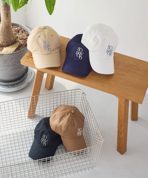 somyon（ソミョン）の「【 somyon / ソミョン 】 重ねロゴ 刺繍 デザイン カラーローキャップ #（キャップ・レディース・ホワイト/ブラック/ネイビー/ベージュ/モカ・FREE）」の6枚目の写真