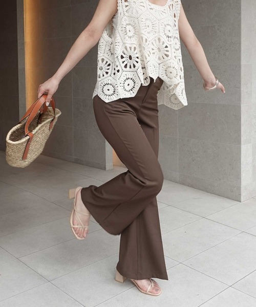 CORNERS(コーナーズ)の「センタープレスフレアスラックス(スラックス・レディース・ブラック/ブラウン/ベージュ・XXL/XL/L/M/S)」の4枚目の写真