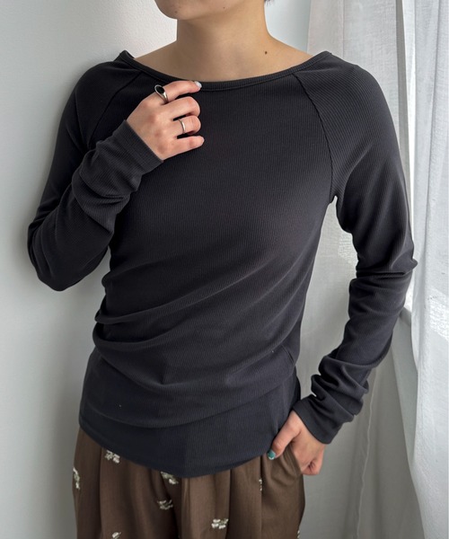 PILIT(ピリット)の「ボートネックリブトップス(Tシャツ/カットソー・レディース・アイボリー/オリーブ/チャコールグレー・MEDIUM)」の21枚目の写真