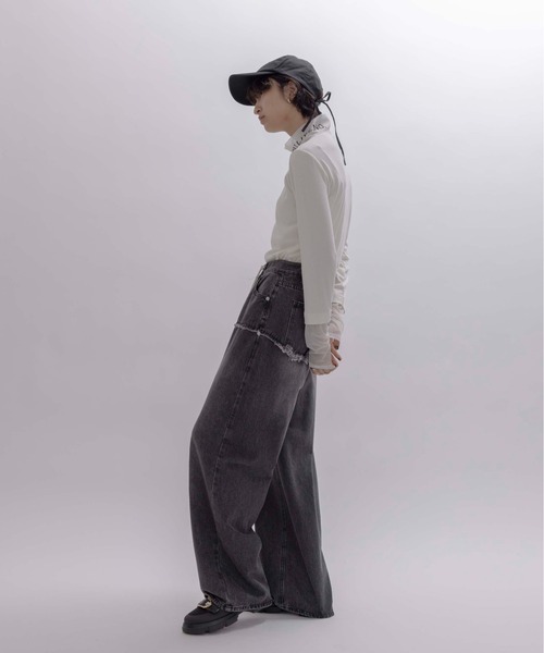 Eimee Law(エイミーロウ)の「ストリングダメージヨーク切替デニムパンツ(デニムパンツ・レディース・ブラック/ブルー・MEDIUM)」の9枚目の写真