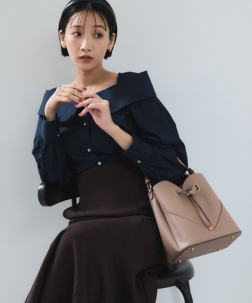 VIS（ビス）の「オフショルライクロングスリーブブラウス/イージーケア（シャツ/ブラウス・レディース・ネイビー/ホワイト系その他/ブルー系その他4・FREE）」の4枚目の写真