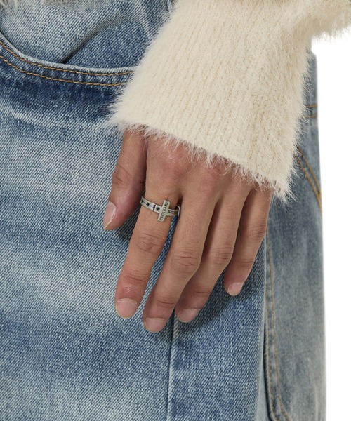 OY(オーワイ)の「『OY/オーワイ』ENGRAVED CROSS RING/エングレイブドクロスリング(リング・レディース・シルバー・M/S)」の4枚目の写真