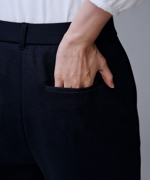 UNTITLED(アンタイトル)の「【洗えるスーツ/ストレッチ】ウール混ジャージ テーパードパンツ(その他パンツ・レディース・ブラック/ネイビー/ダークグレー・46/44/42/04/03/02/01/00/50/48)」の21枚目の写真