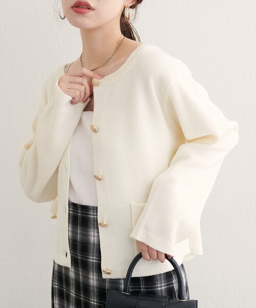 natural couture(ナチュラルクチュール)の「【WEB限定】ボタンポケットカーディガン(カーディガン/ボレロ・レディース・ベージュ/ボルドー/オフホワイト/ブラック/サックスブルー・FREE)」の2枚目の写真