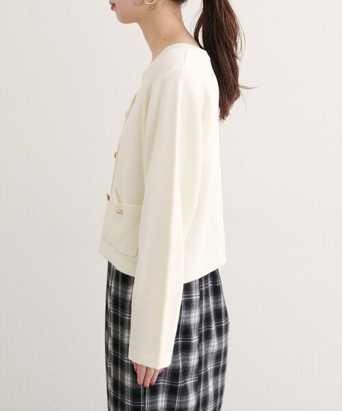 natural couture(ナチュラルクチュール)の「【WEB限定】ボタンポケットカーディガン(カーディガン/ボレロ・レディース・ベージュ/ボルドー/オフホワイト/ブラック/サックスブルー・FREE)」の6枚目の写真