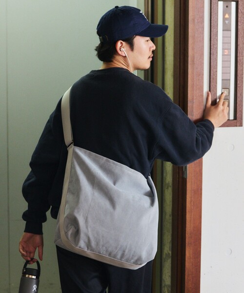 SUBLIME（サブライム）の「SUBLIME × FREAK'S STORE/サブライム × フリークスストア 別注 ECO SUEDE SHOLDER BAG エコスエード ショルダーバッグ（ショルダーバッグ・メンズ・ブラウン/ベージュ/アッシュグレー/ブラック・ONE SIZE）」の2枚目の写真