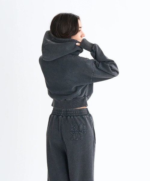 ROXY（ロキシー）の「YOLO ZIP /ロキシー空港コーデクロップド丈パッチワークロゴジップアップフーディー・パーカー(空港コーデ）（パーカー・レディース・ブラック/ピンク/グレー・SMALL/MEDIUM/LARGE）」の22枚目の写真