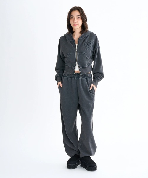 ROXY（ロキシー）の「YOLO ZIP /ロキシー空港コーデクロップド丈パッチワークロゴジップアップフーディー・パーカー(空港コーデ）（パーカー・レディース・ブラック/ピンク/グレー・SMALL/MEDIUM/LARGE）」の4枚目の写真