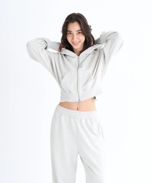 ROXY（ロキシー）の「YOLO ZIP /ロキシー空港コーデクロップド丈パッチワークロゴジップアップフーディー・パーカー(空港コーデ）（パーカー・レディース・ブラック/ピンク/グレー・SMALL/MEDIUM/LARGE）」の6枚目の写真