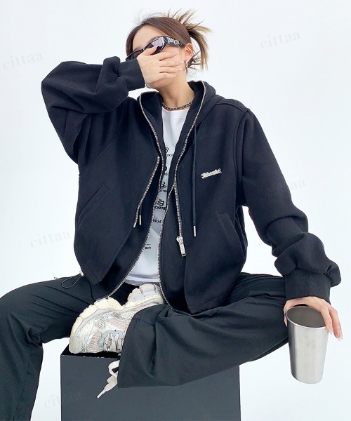 Dalfwin(ダールフィン)の「韓国ファッション レイヤード風デザインジップアップパーカー(パーカー・レディース・ブラック/グレイッシュベージュ・FREE)」の12枚目の写真