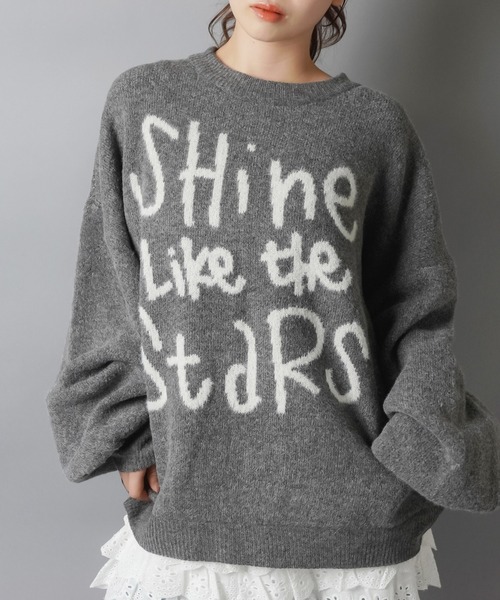 SPINNS（スピンズ）の「体型カバーも◎ゆるロゴジャガードニット/手書き風ロゴ（ニット/セーター・レディース・チャコール/ネイビー/ボルドー/アイボリー/グレー・ONESIZE）」の4枚目の写真